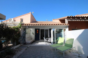 Jolie Maison T3 mezzanine climatisée avec veranda, 4 à 5 couchages, terrasse clôturée, WIFI inclus, Résidence LES MARINES, 200m de la plage LRMA68B
